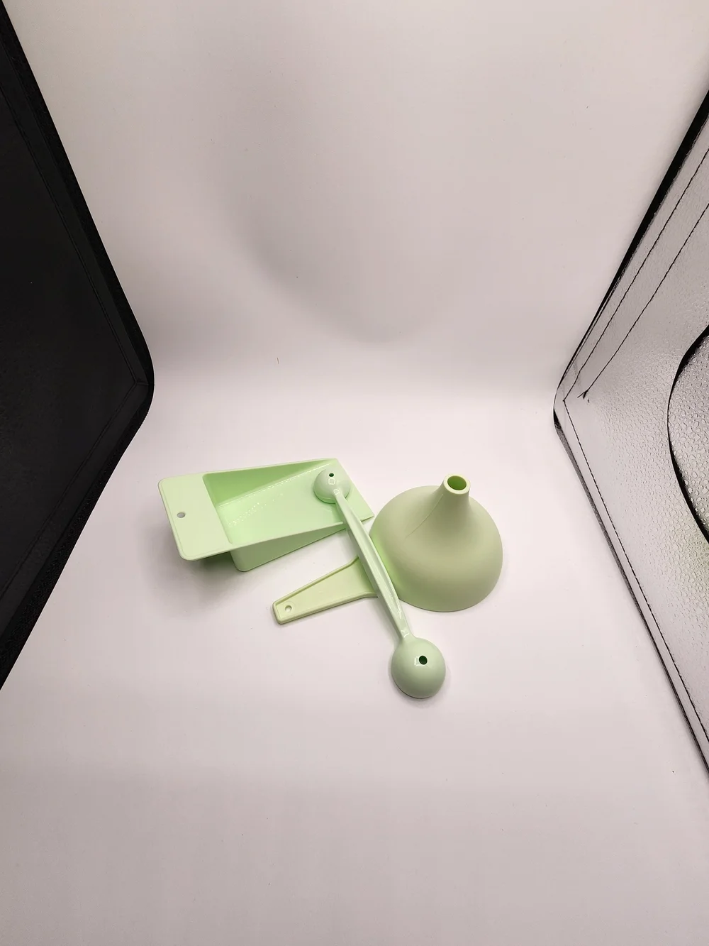 Tupperware Hostess Gifts Set mint Green Funnel Scoop